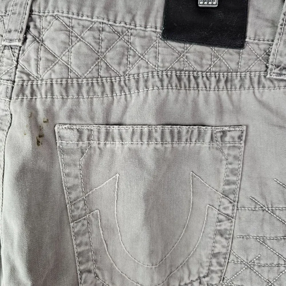 True Religion Dean Geo Quilted Gray Chino Straight Leg Jeans Pants Size 32 Taper
